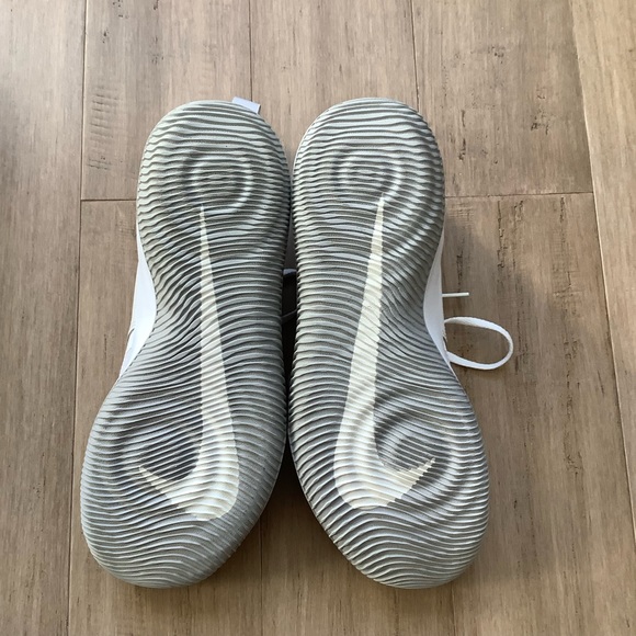 NIKE BASKETBALL LOWTOP - Picture 2 of 5